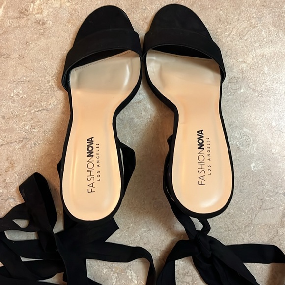 Fashion Nova. Black tie up type sandal with a 4 inch block heel  suede like ties - Picture 5 of 6